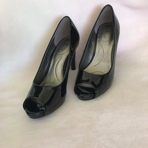 Bandolino, size 5, patent leather peep toe pumps